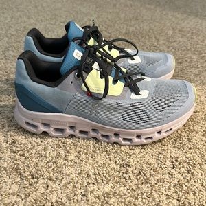 On Cloud Cloustratus Running Shoes